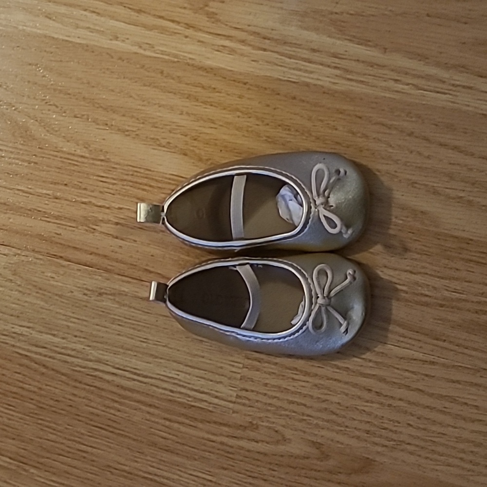 Old Navy- Gold Flats Baby 3-6 months